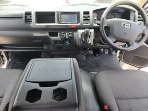 Toyota HiAce 2019 Silver