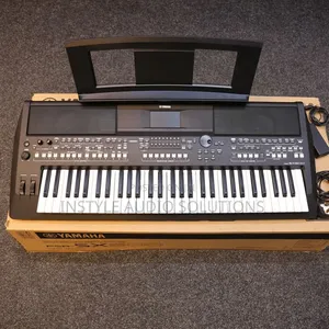 Yamaha PSR Sx 600 Original Keyboard Complete With Power Adapter