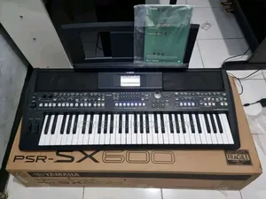 Yamaha PSR Sx 600 Original Keyboard Complete With Power Adapter