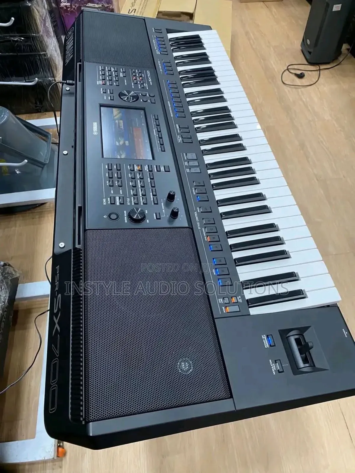 Yamaha PSR Sx 720 Original Keyboard Complete With Power Adapter