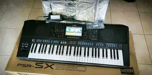 PSR Sx 920 Yamaha Professional Keyboard Original With Power Adapter