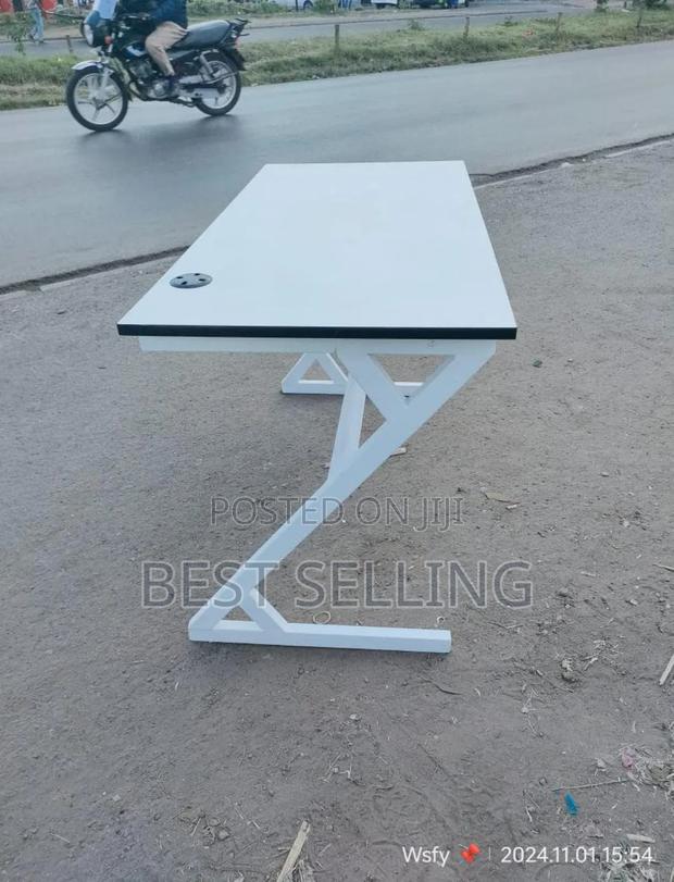 Single Strong Stand White Metallic Office Desk
