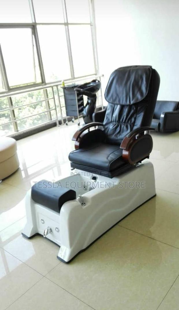 Luxurious Pedicures Spa Seat - main view