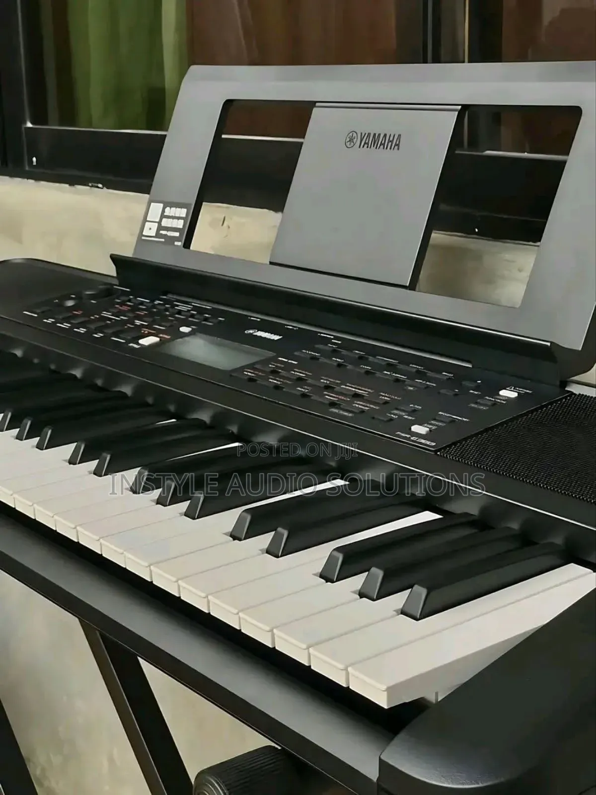 PSR 383 Yamaha Proffesional Keyboard With Free Metallic Stand