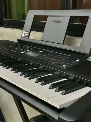 PSR 383 Yamaha Proffesional Keyboard With Free Metallic Stand