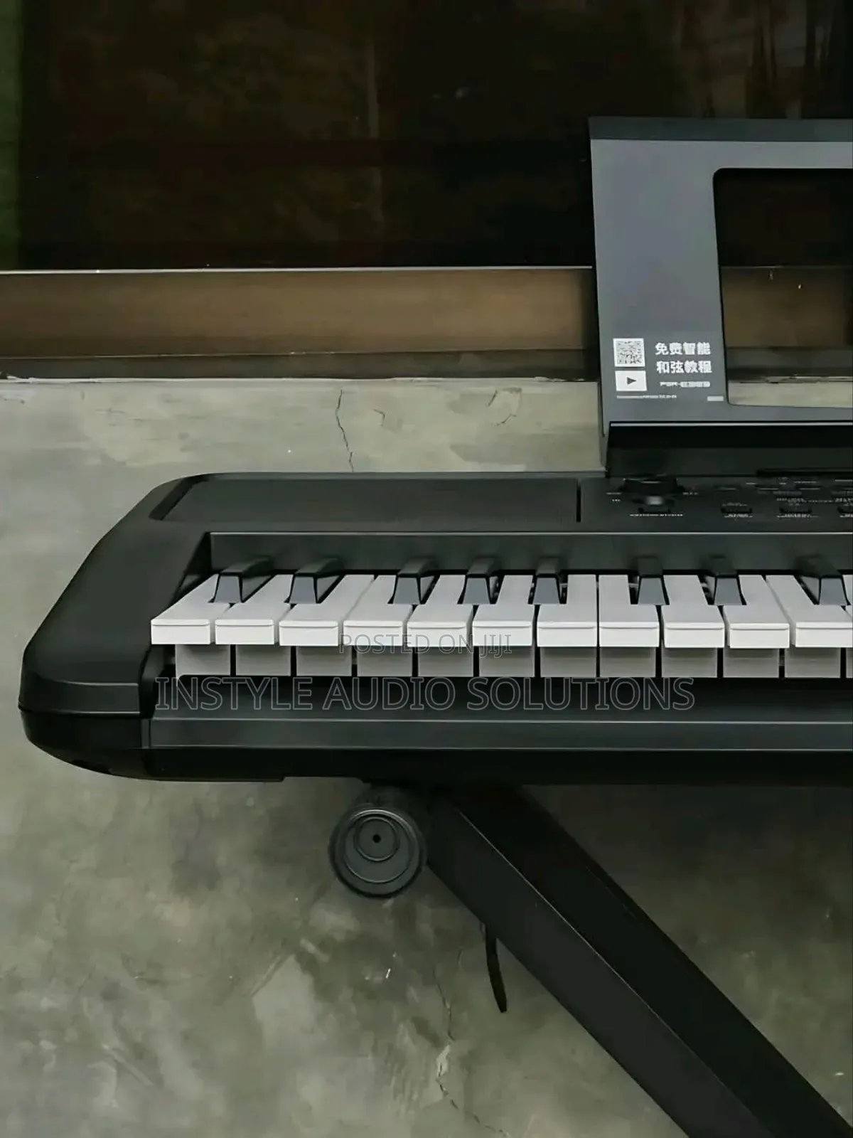 PSR 383 Yamaha Proffesional Keyboard With Free Metallic Stand