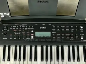PSR 383 Yamaha Proffesional Keyboard With Free Metallic Stand
