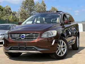 Volvo XC60 T5 Momentum AWD 2018 Brown