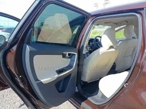 Volvo XC60 T5 Momentum AWD 2018 Brown