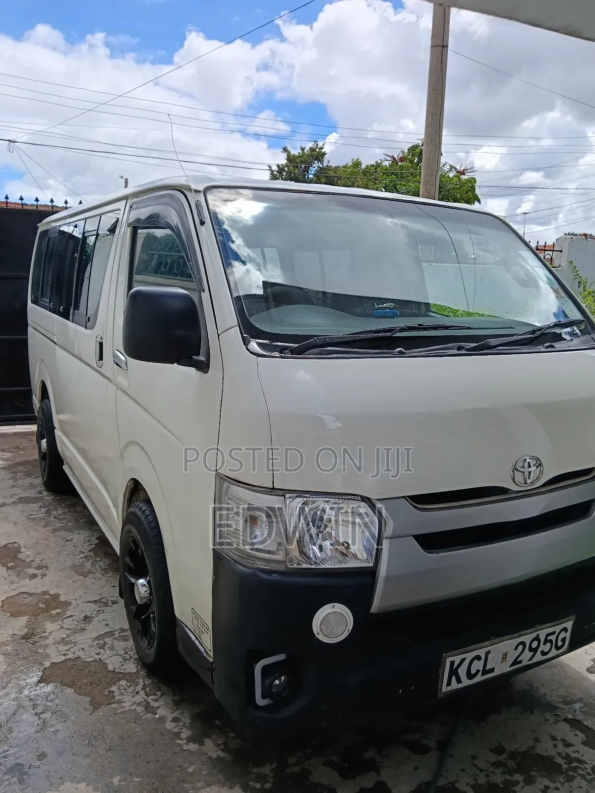 Toyota HiAce 2010 White