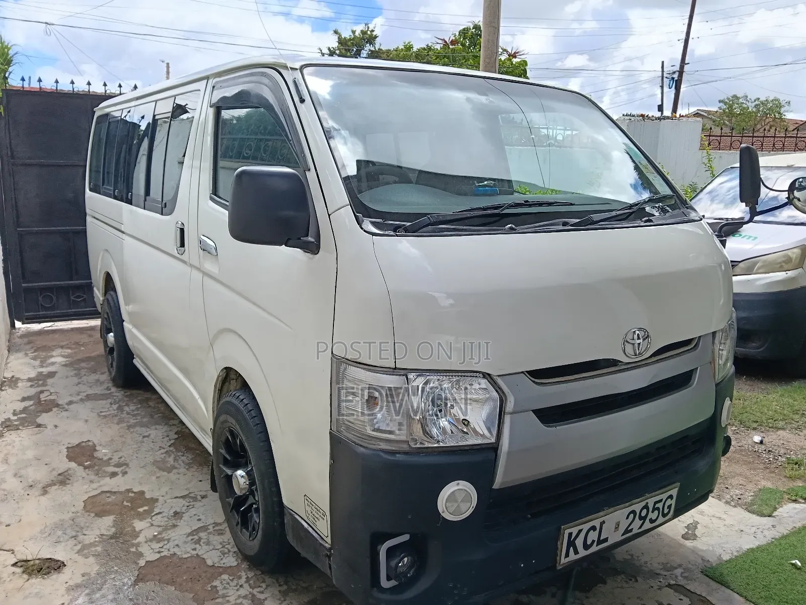 Toyota HiAce 2010 White
