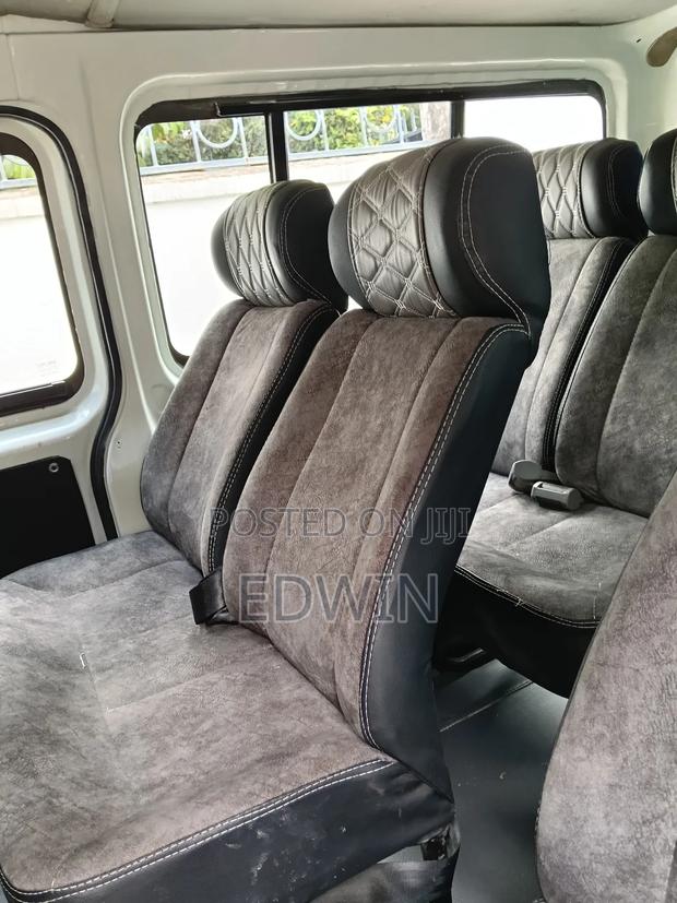Toyota HiAce 2010 White - thumbnail 5