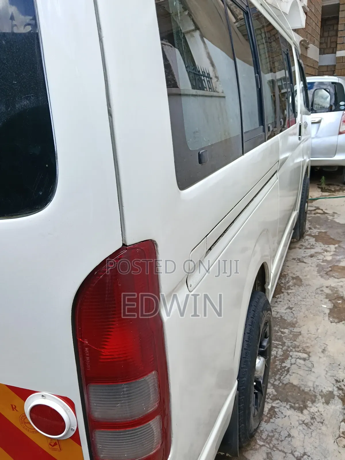 Toyota HiAce 2010 White