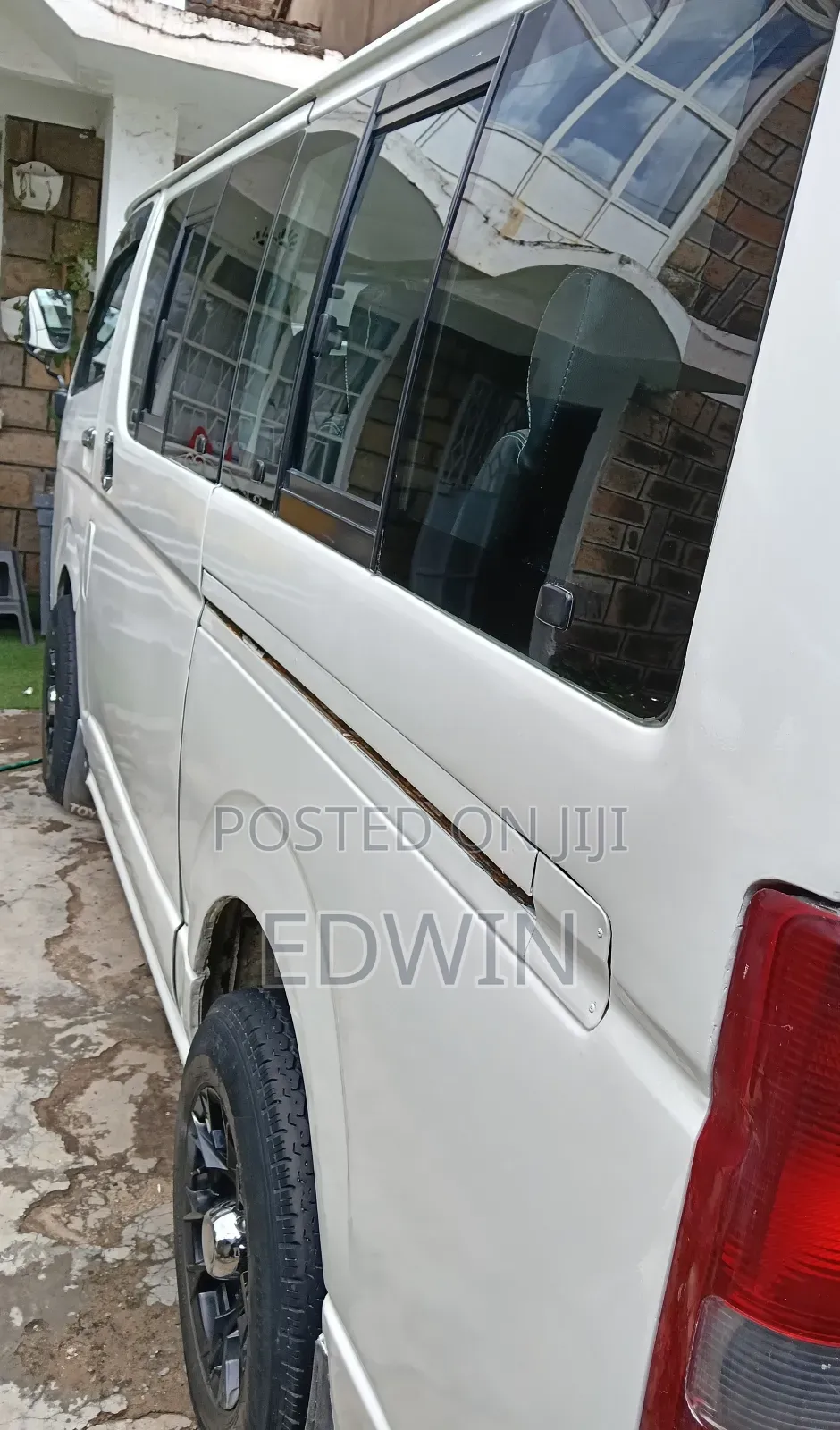 Toyota HiAce 2010 White