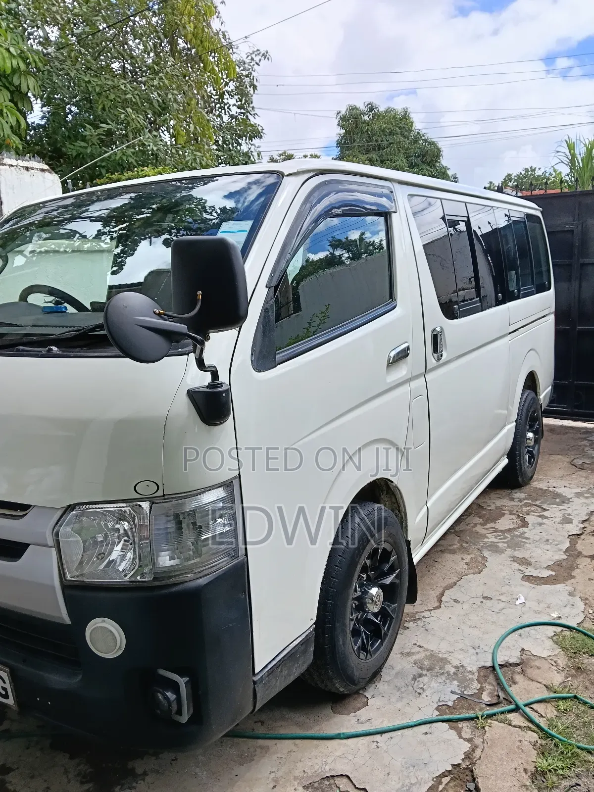 Toyota HiAce 2010 White