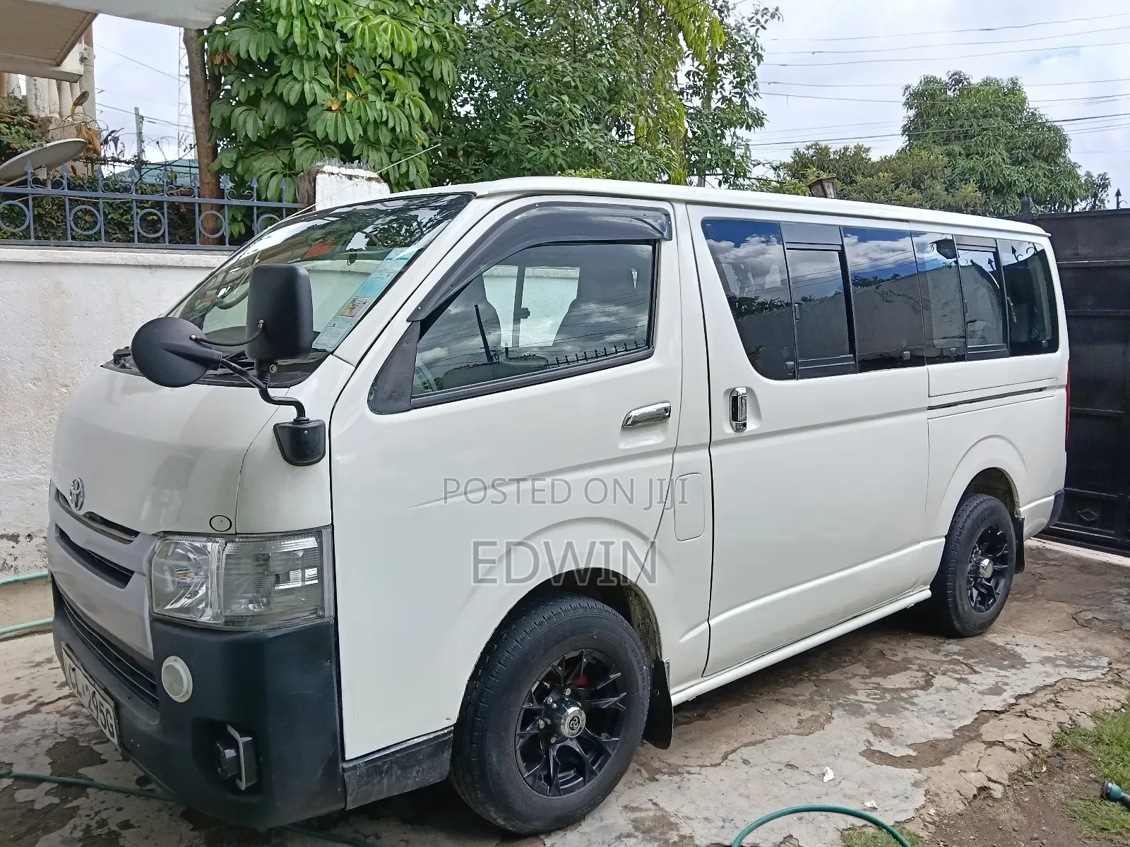 Toyota HiAce 2010 White