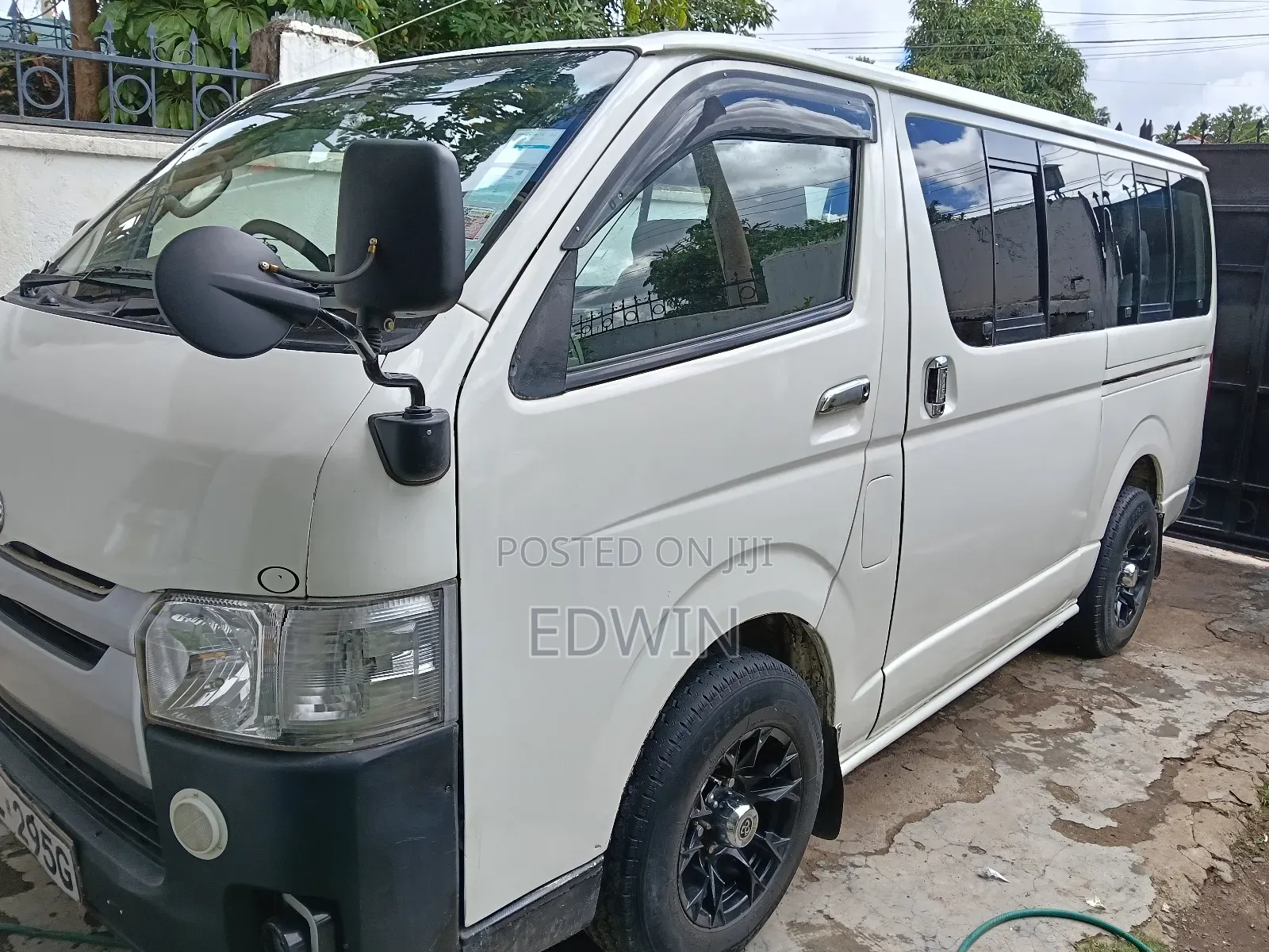 Toyota HiAce 2010 White