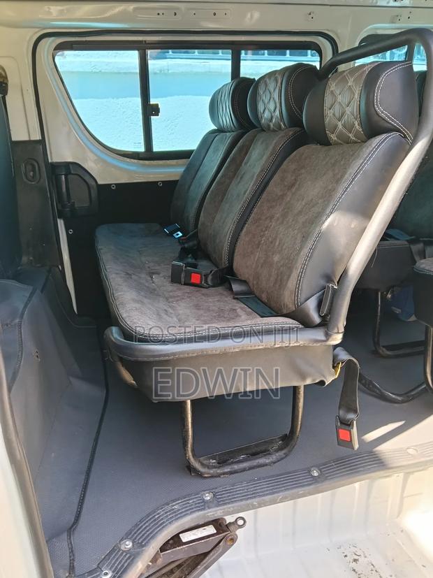 Toyota HiAce 2010 White - thumbnail 9