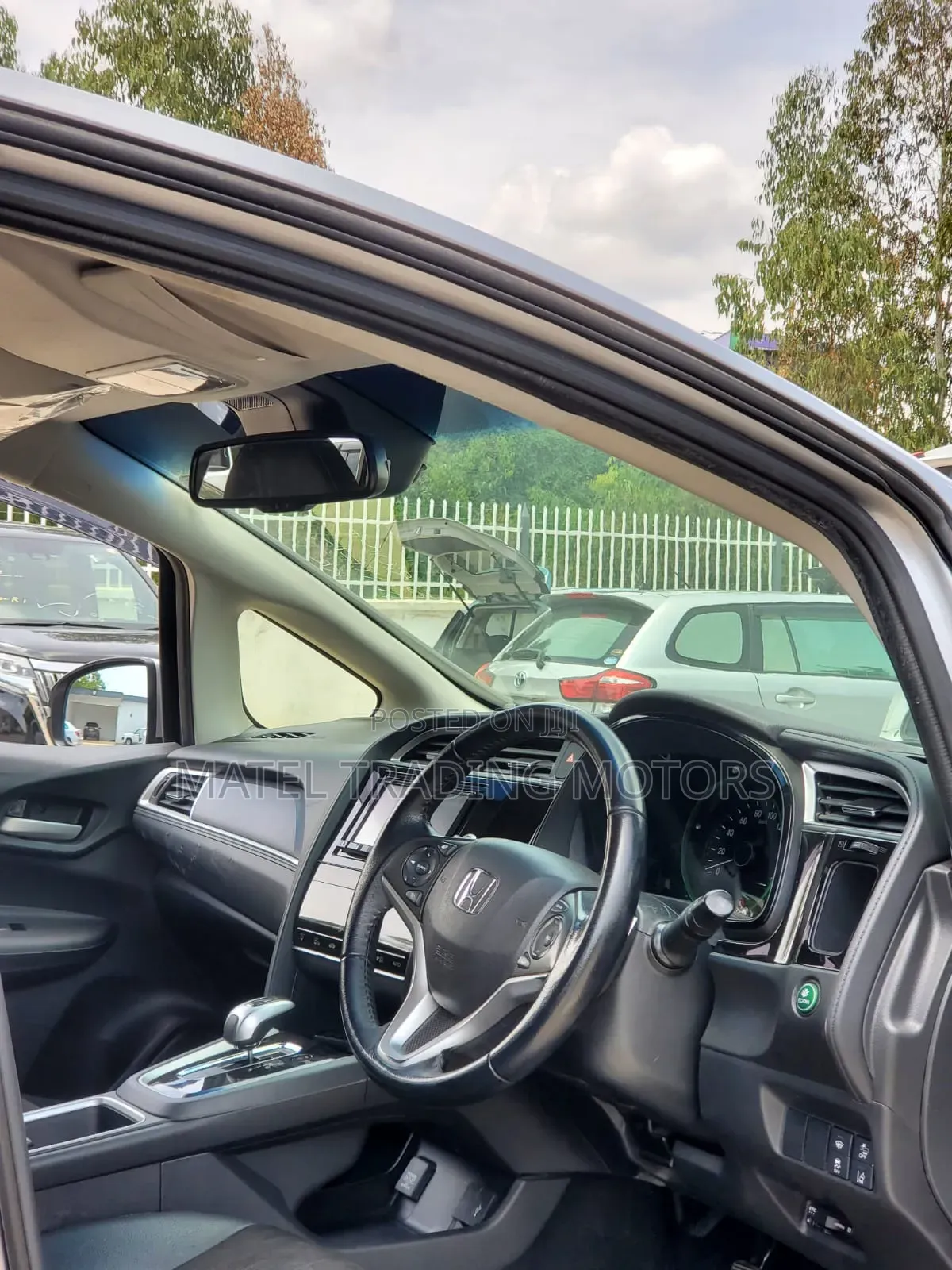 Honda Fit Shuttle 1.5 Hybrid 2WD 2018 Silver