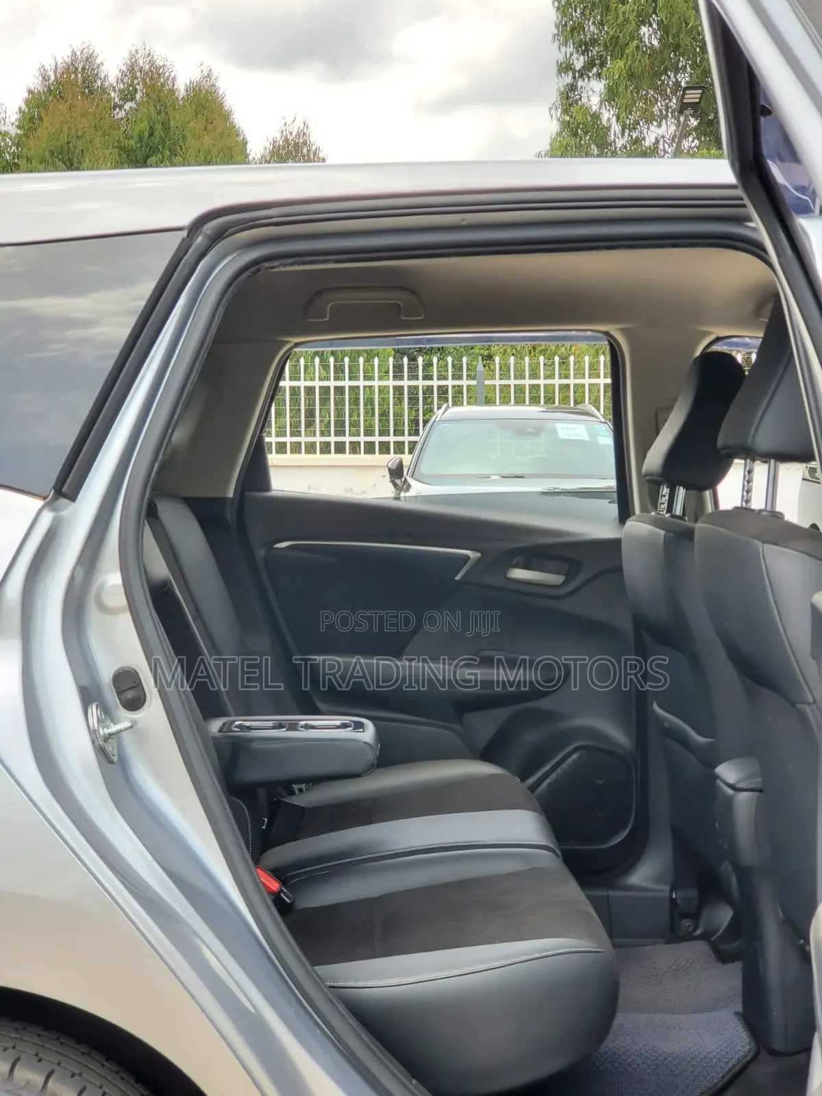 Honda Fit Shuttle 1.5 Hybrid 2WD 2018 Silver