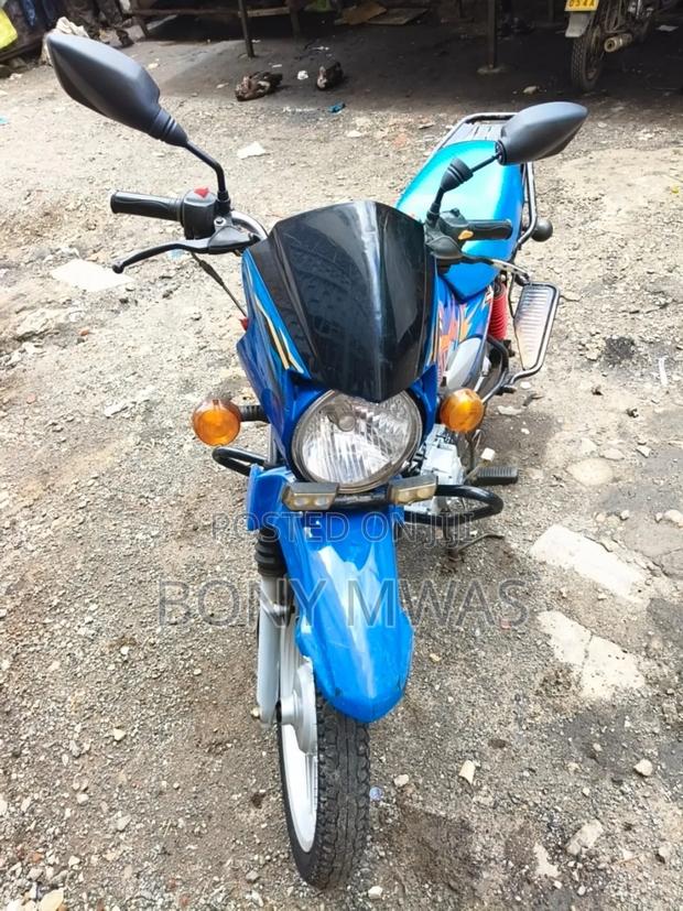 TVS HLX Plus ES 2024 Blue - main view