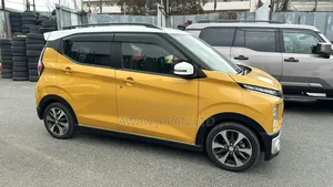 Mitsubishi EK Wagon 660 Hybrid FWD 2019 Yellow