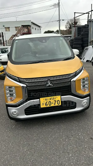 Mitsubishi EK Wagon 660 Hybrid FWD 2019 Yellow