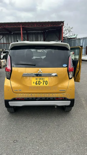 Mitsubishi EK Wagon 660 Hybrid FWD 2019 Yellow
