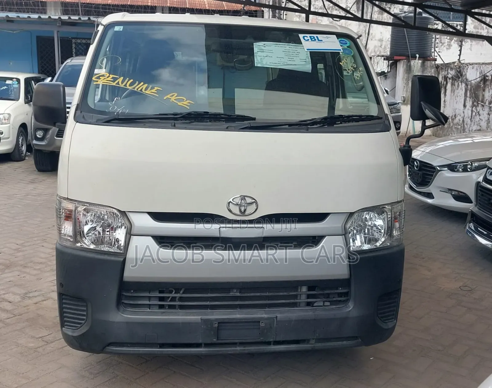 Toyota HiAce 2018 White