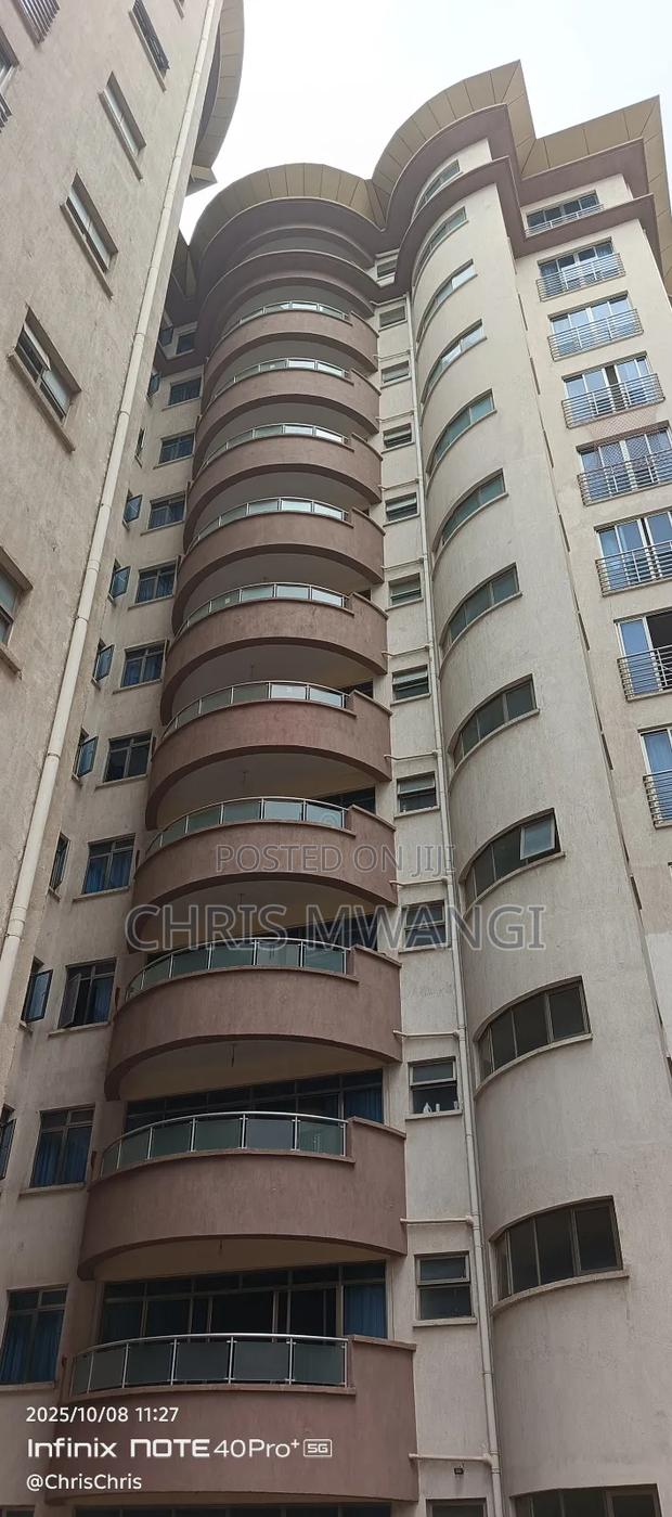 3bdrm Block of Flats in Lavington Mall, Valley Arcade for sale