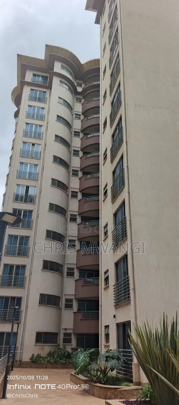 3bdrm Block of Flats in Lavington Mall, Valley Arcade for sale