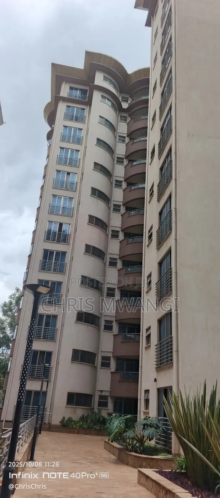 3bdrm Block of Flats in Lavington Mall, Valley Arcade for sale