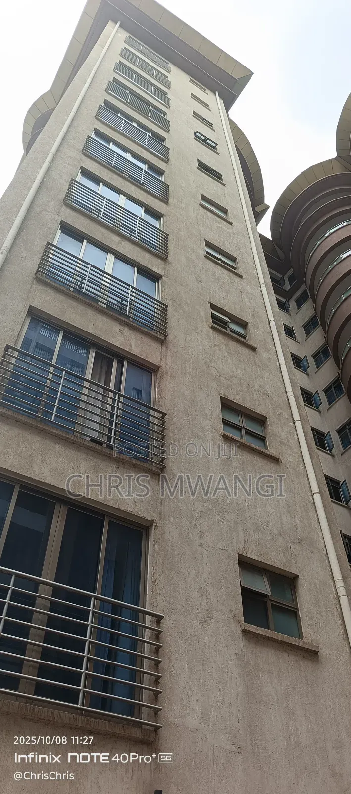 3bdrm Block of Flats in Lavington Mall, Valley Arcade for sale