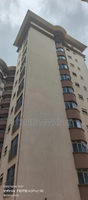 3bdrm Block of Flats in Lavington Mall, Valley Arcade for sale