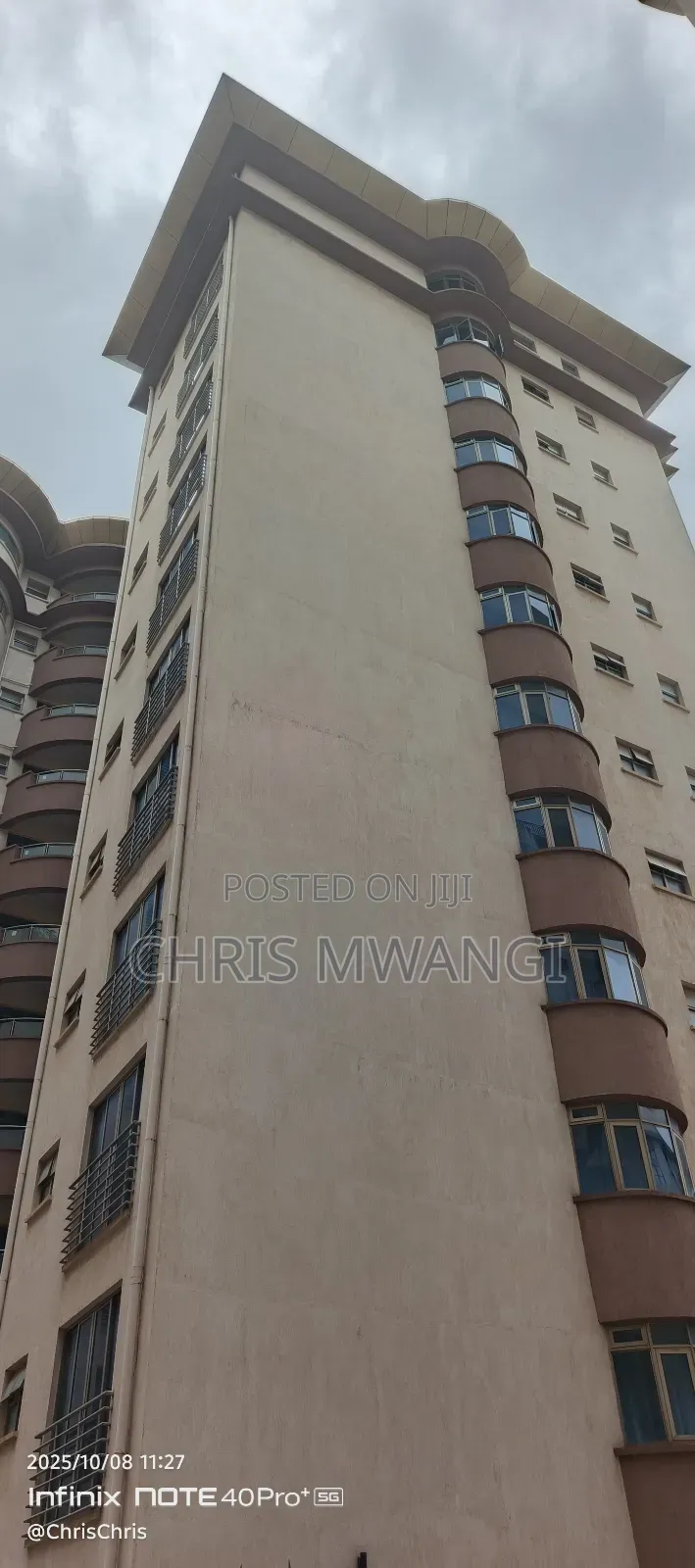 3bdrm Block of Flats in Lavington Mall, Valley Arcade for sale