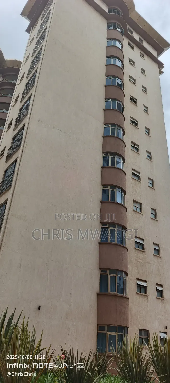 3bdrm Block of Flats in Lavington Mall, Valley Arcade for sale