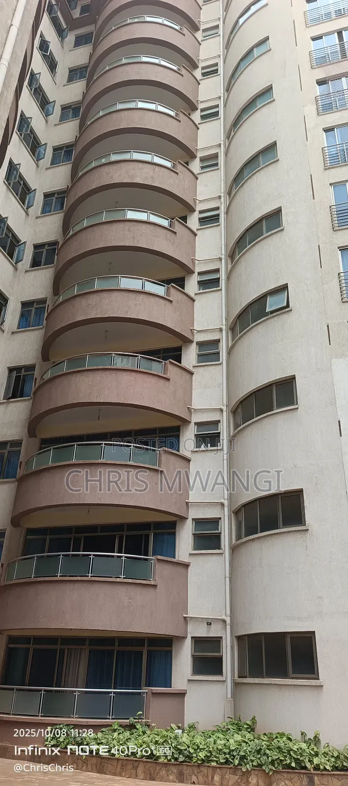 3bdrm Block of Flats in Lavington Mall, Valley Arcade for sale