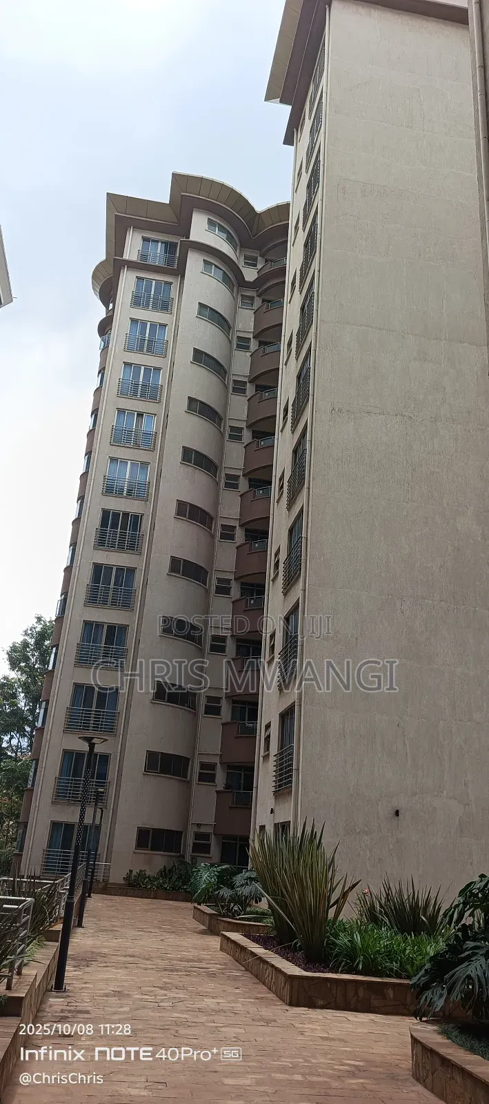 3bdrm Block of Flats in Lavington Mall, Valley Arcade for sale