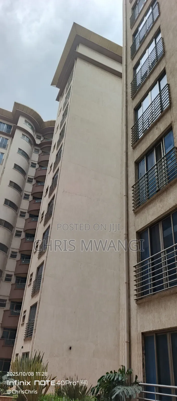 3bdrm Block of Flats in Lavington Mall, Valley Arcade for sale