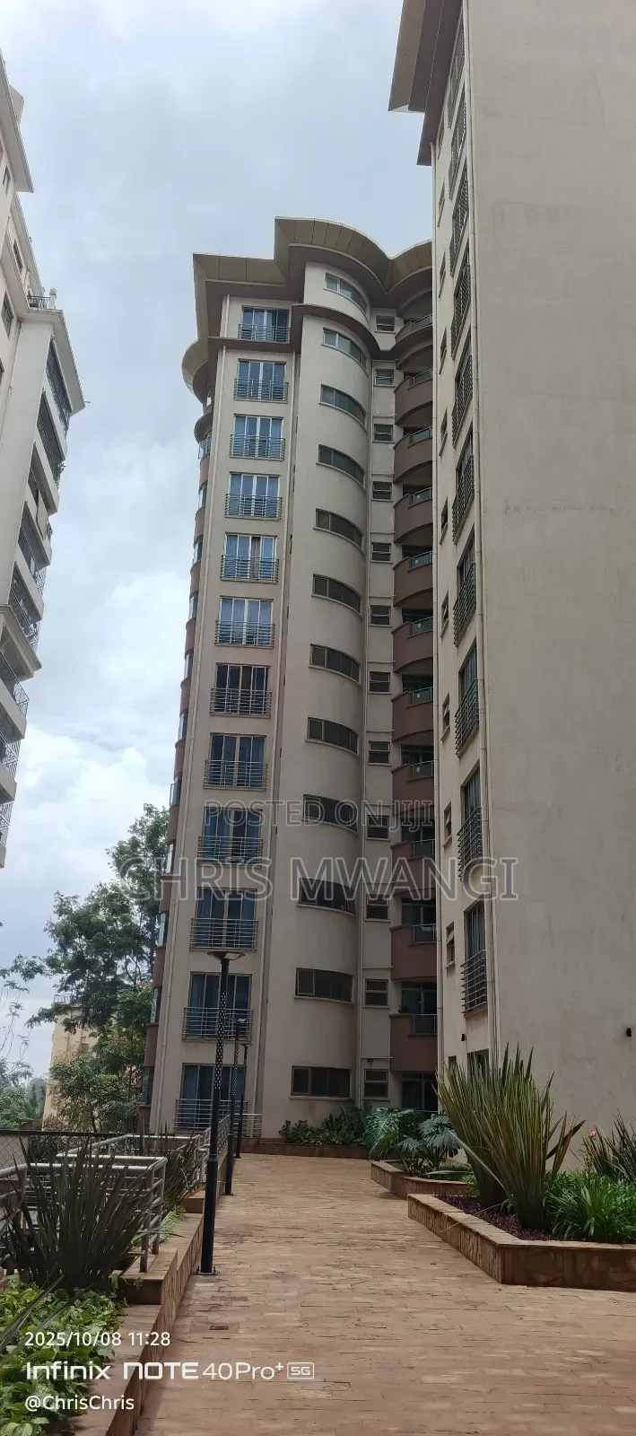 3bdrm Block of Flats in Lavington Mall, Valley Arcade for sale