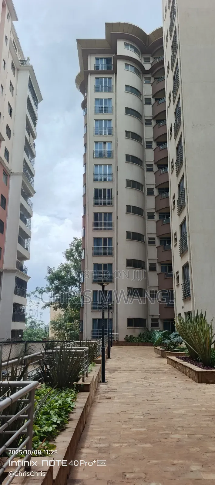 3bdrm Block of Flats in Lavington Mall, Valley Arcade for sale