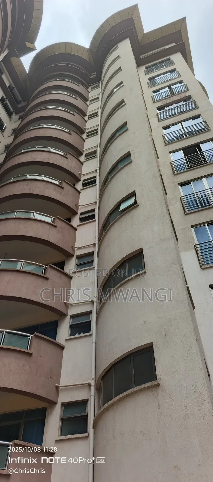 3bdrm Block of Flats in Lavington Mall, Valley Arcade for sale