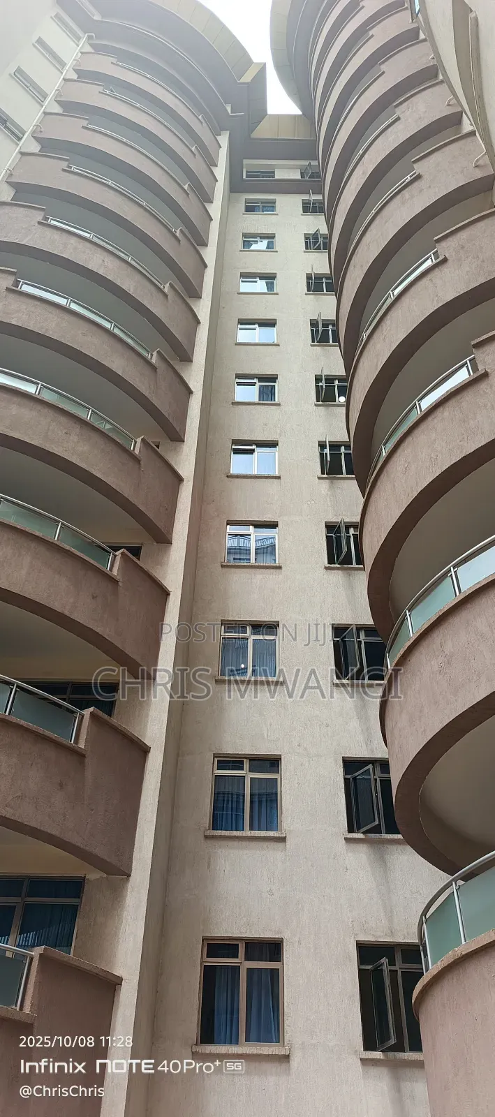 3bdrm Block of Flats in Lavington Mall, Valley Arcade for sale