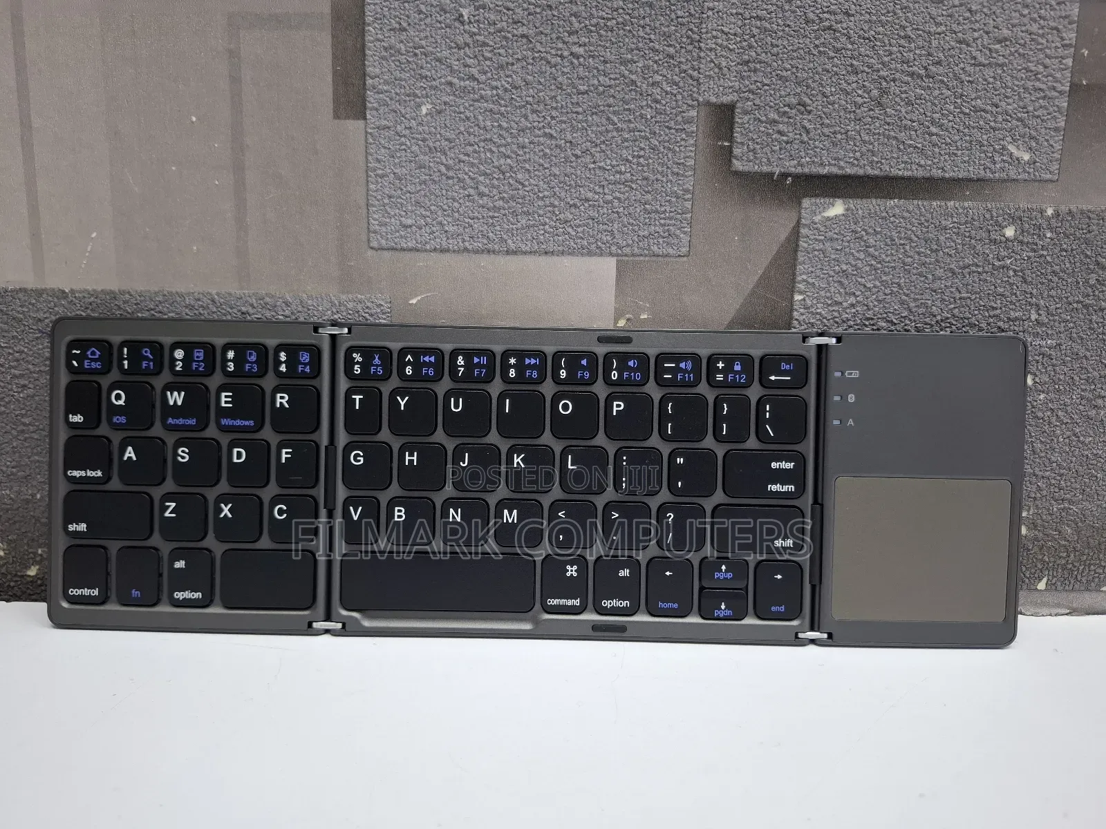 B033 Mini Folding Keyboard Wireless Bluetooth Keyboard With Touchpad