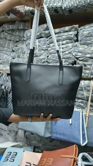 Handbags / Luggages/ Tote Bags/ Clutches