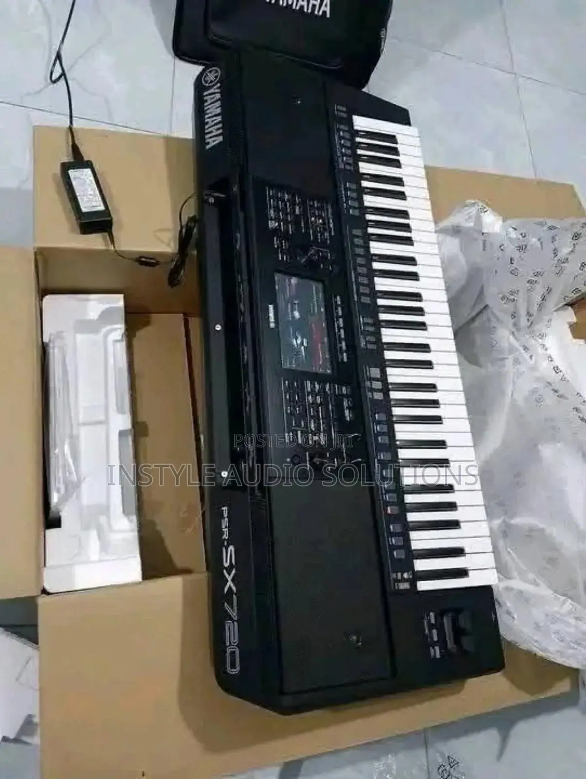 Yamaha PSR Sx 720 Original Keyboard Complete With Power Adapter