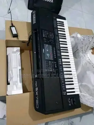 Yamaha PSR Sx 720 Original Keyboard Complete With Power Adapter
