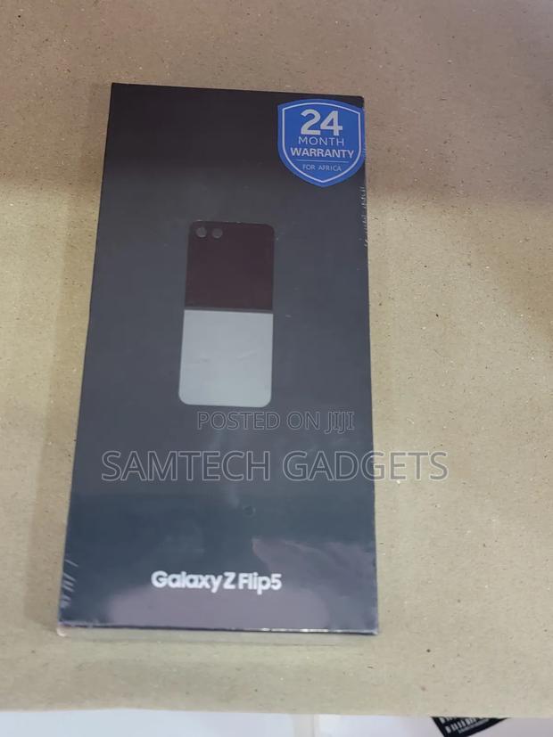 New Samsung Galaxy Z Flip 5 256 GB Black - thumbnail 3