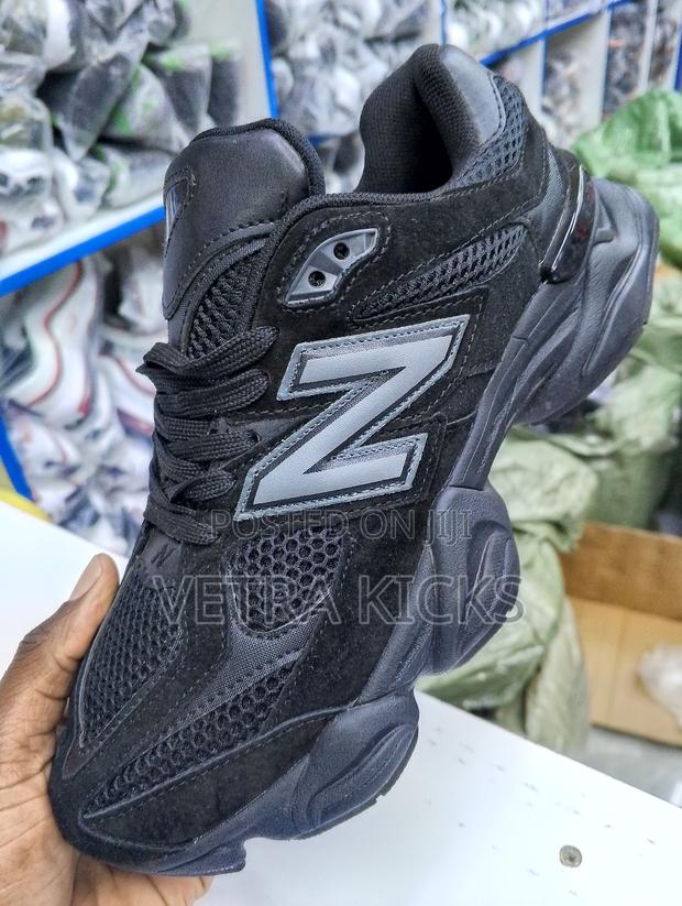 New Balance 9060 Triple Black – Bold Minimalist Chunky Sneakers