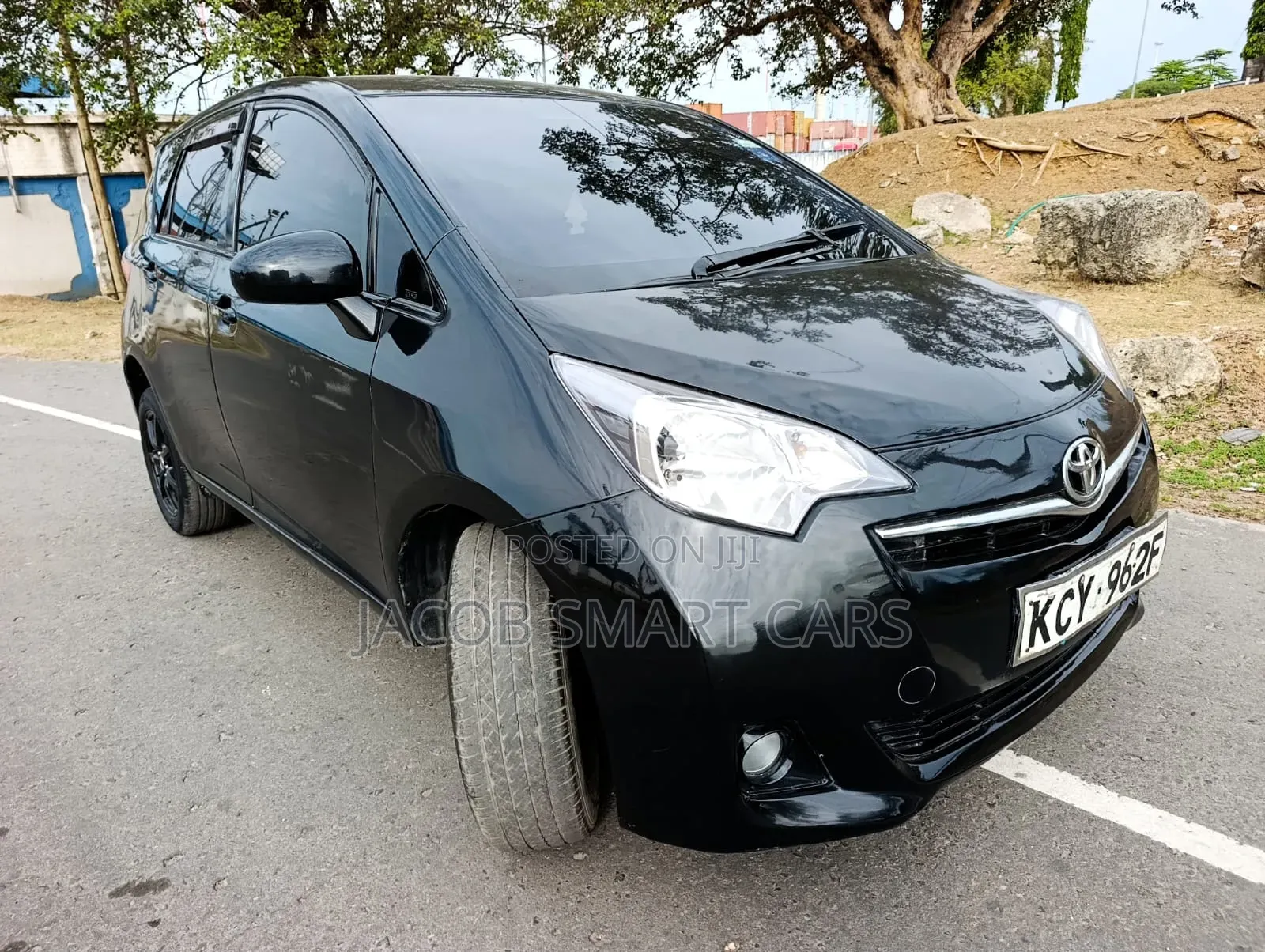 Toyota Ractis 2012 Black
